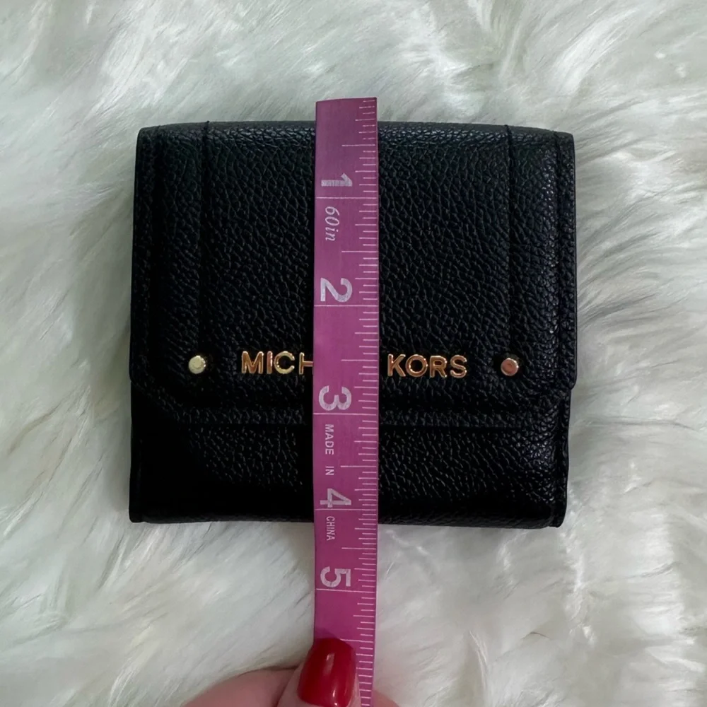 Michael Kors NWOT beautiful and basic black leather wallet